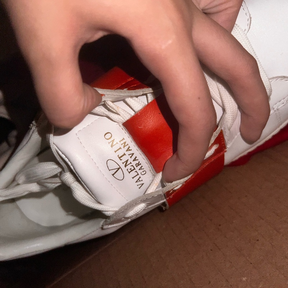 VALENTINO WHITE AND RED VALENTINO GARAVANI ROCKSTUD OPEN SNEAKERS